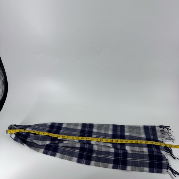 Edinburgh Luxury 100% Cashmere Stylish Men's Plaid Scarf in Gray and Navy - Picture 7 of 8
